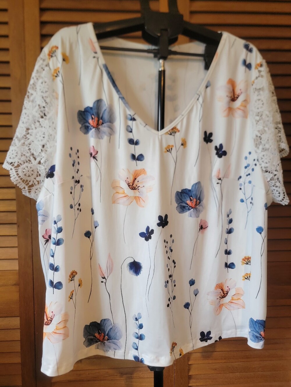 SHEIN White Floral V-Neck Lace Sleeve Tunic